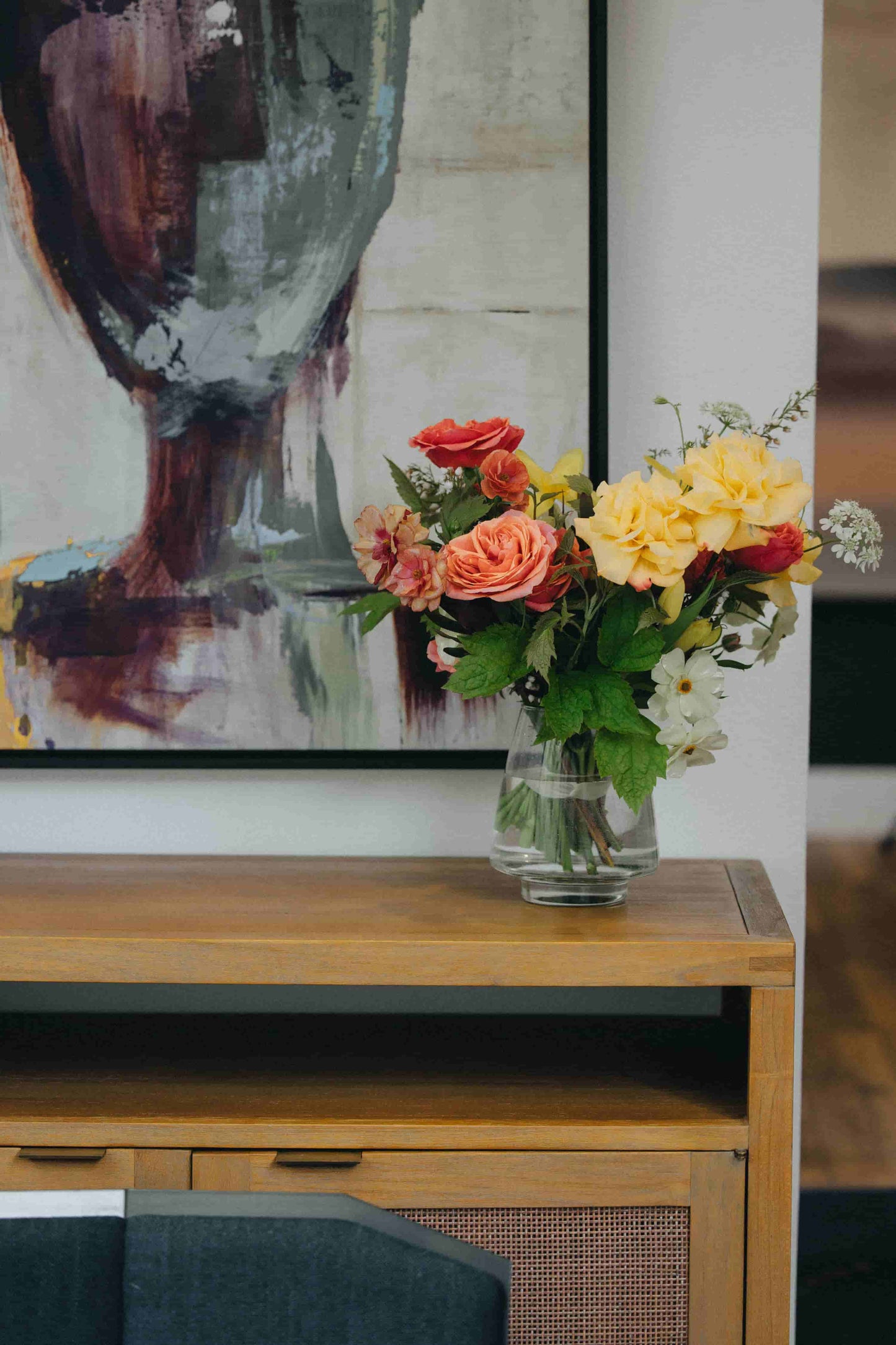 Vibrant large bouquet with mixed flowers in vase – Portland flower delivery by Kvetka Flower