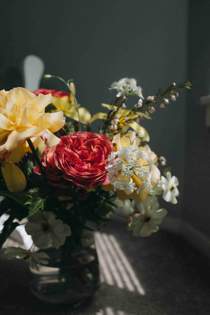 Luxury flower arrangement for home or office – Grand subscription bouquet by Kvetka Flower