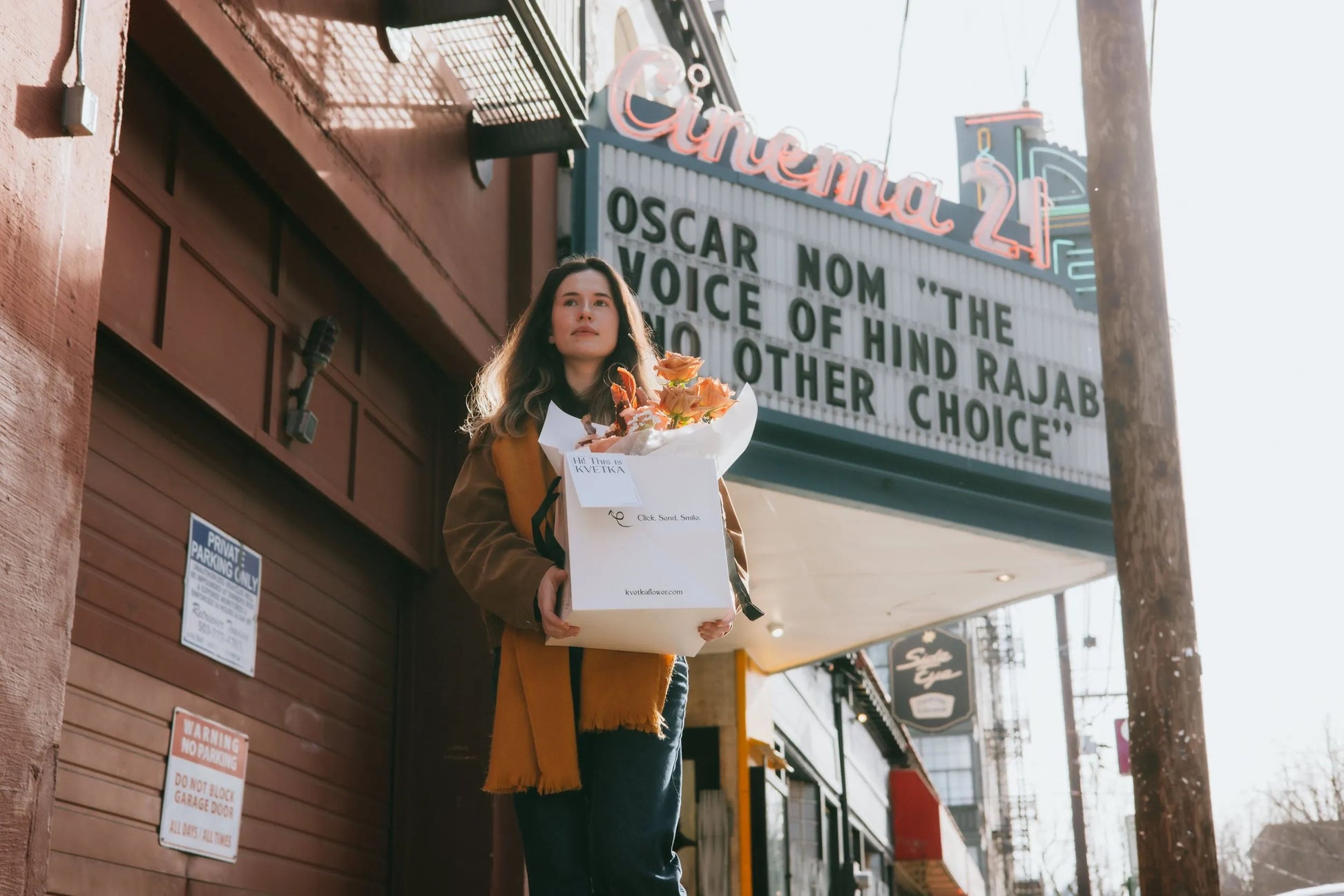 Luxury beige roses bouquet at Cinema 21 Portland