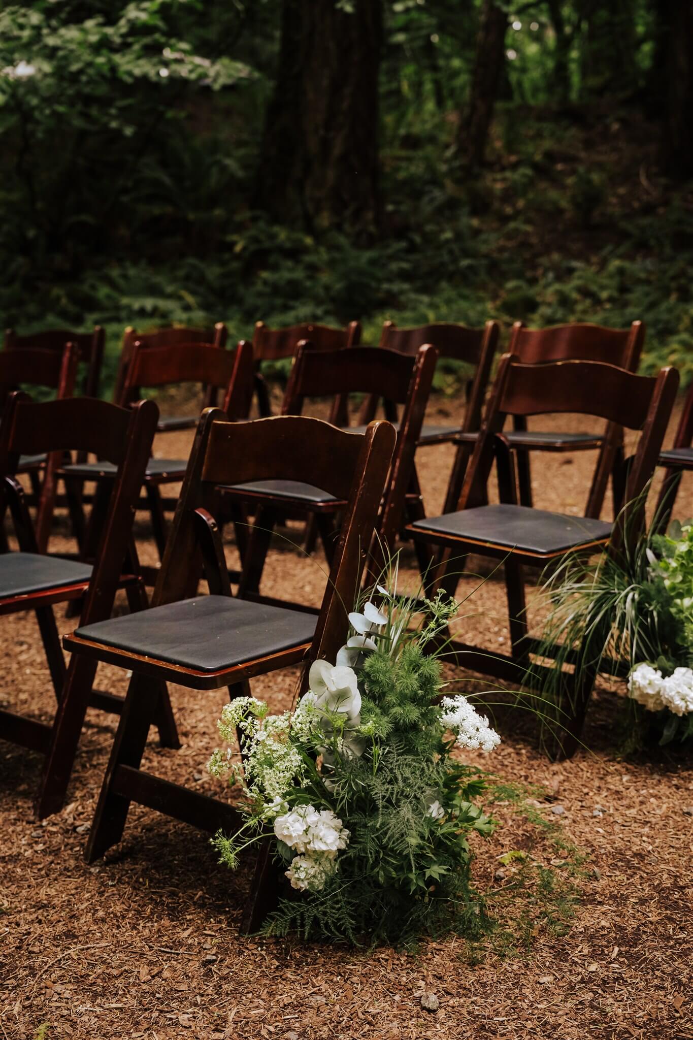 Ground floral arrangement with white blooms and ferns at Camp Colton wedding – by Kvetka Flower, Portland OR
